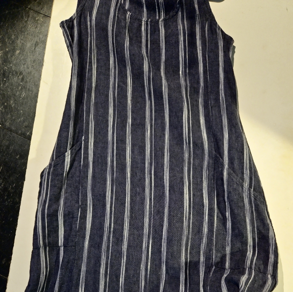 Garnet Hill 54inch long linen dress.  Navy and white. Side pockets and slit up
